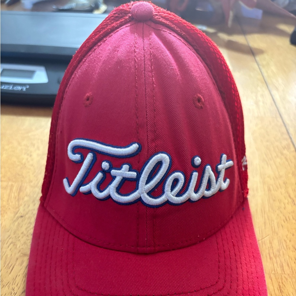 FOOTJOY SMALL-MEDIUM EMBROIDERED TITLEIST PRO V1 CAP